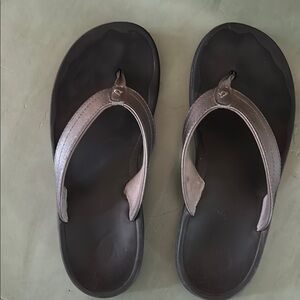 OluKai Black and Gray Sandals